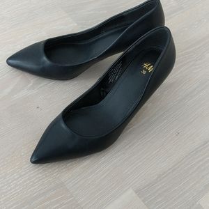 H&M size 5.5 Black Pump